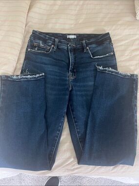 Good American Dark Blue Straight-Leg Jeans with Frayed Hem